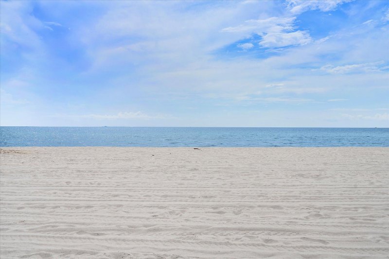 Condo for sale at Cambridge Towers 506
