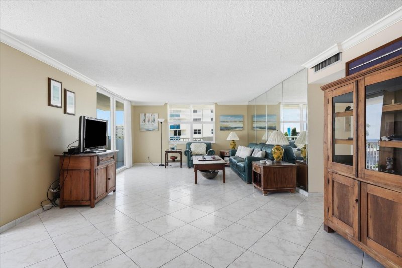 Condo for sale at Cambridge Towers 506