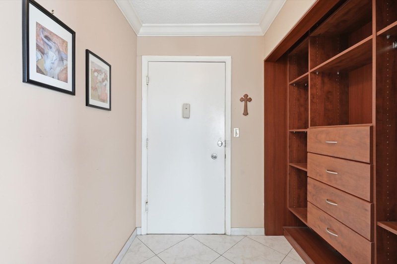 Condo for sale at Cambridge Towers 506