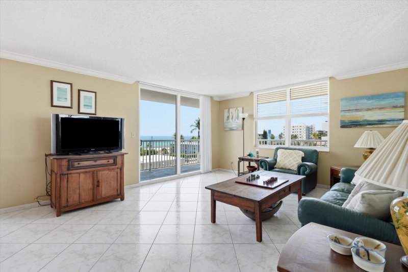 Condo for sale at Cambridge Towers 506