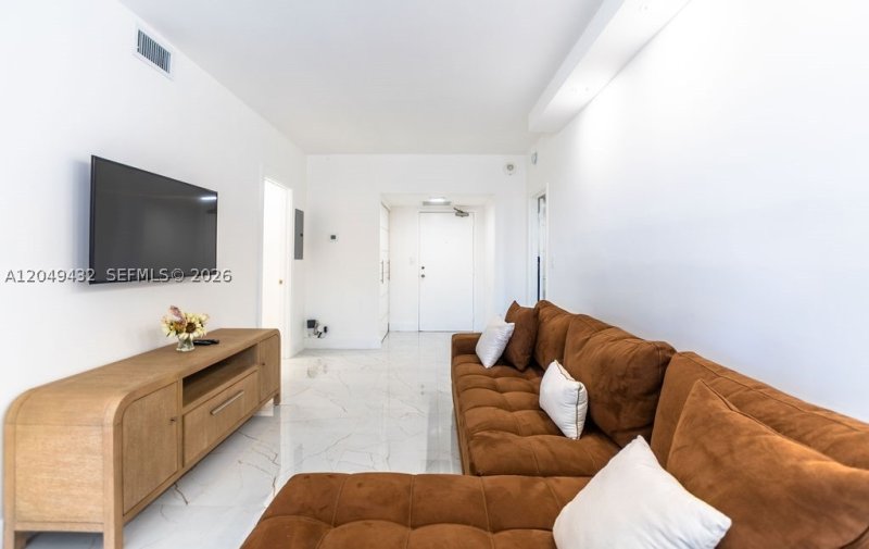 Condo for sale at Winston Towers L05