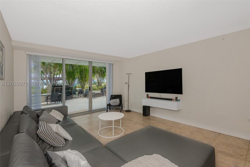 Apartment for rent at Flamingo 116S