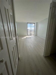 Aluguel de apartamento no Parc Central Aventura PH05