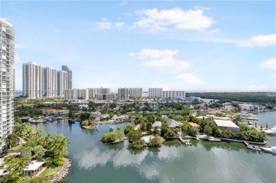 Alquiler de apartamento en Parque Towers at St. Tropez 5-1404