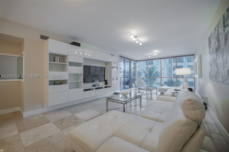 Apartment for rent at Ocean Palms 404