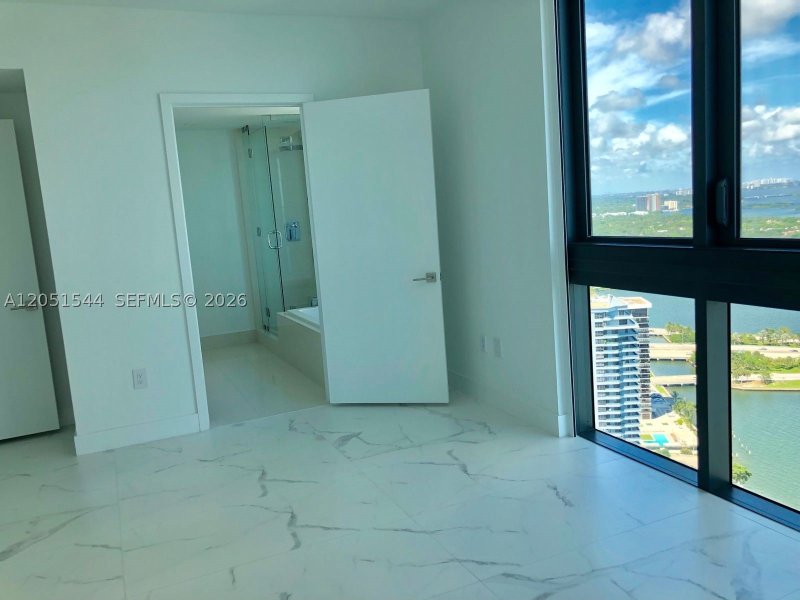 Apartment for rent at Paraiso Bay Miami 3307