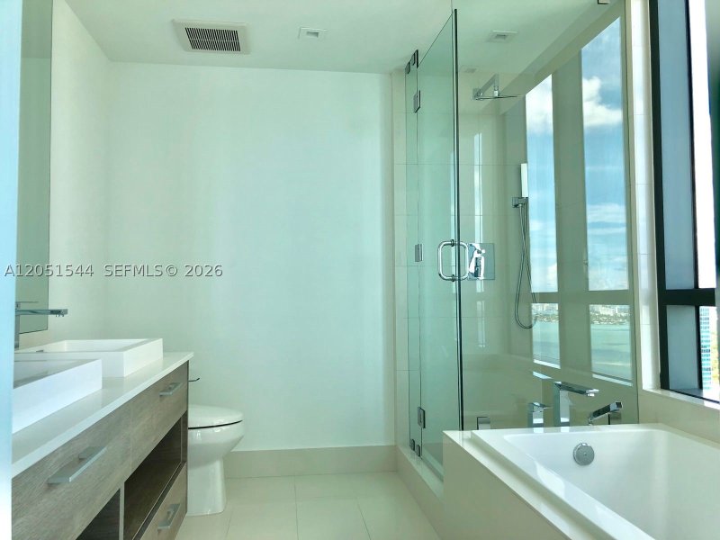 Apartment for rent at Paraiso Bay Miami 3307