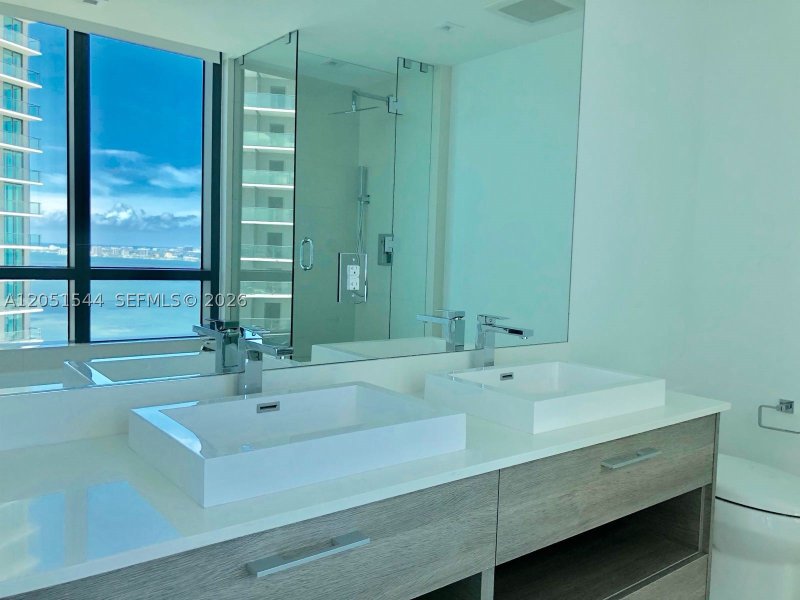 Apartment for rent at Paraiso Bay Miami 3307