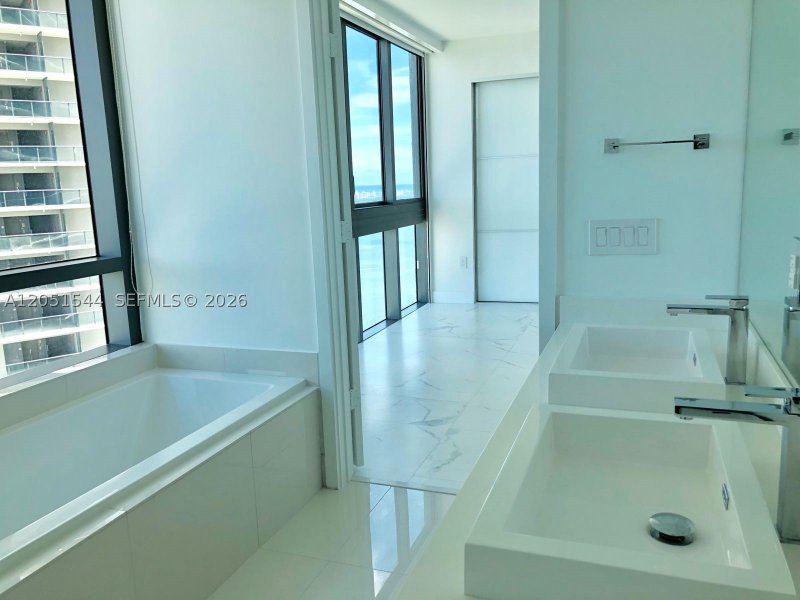 Apartment for rent at Paraiso Bay Miami 3307