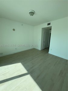 Comprar apartamento no Axis on Brickell South Tower 1702-S