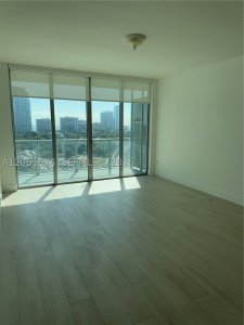 Comprar apartamento no Axis on Brickell South Tower 1702-S