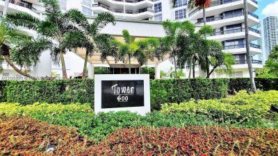 Aluguel de apartamento no Mystic Pointe 600 PH7