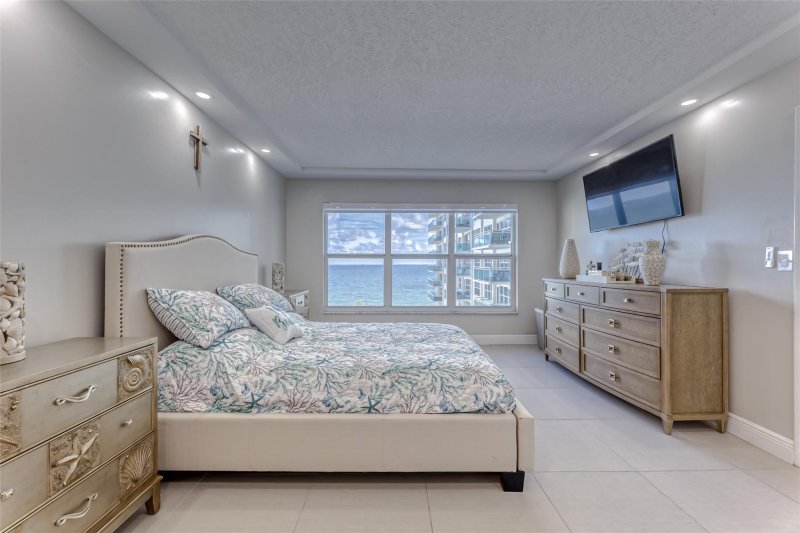 Condo for sale at Playa Del Mar 712