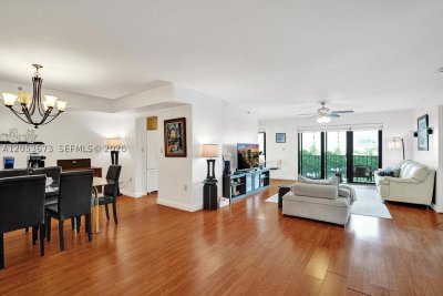 The Summit Apt #310N