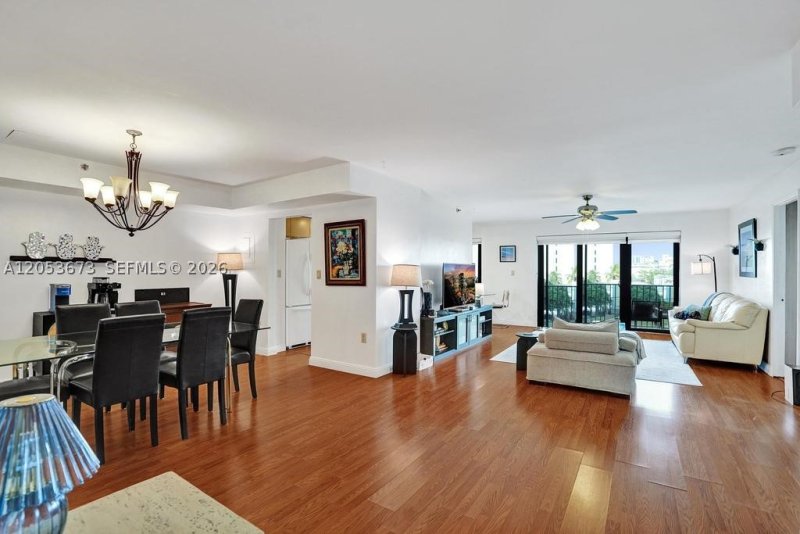 Condo for sale at The Summit 310N