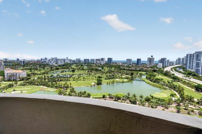 Comprar apartamento en Turnberry On The Green 2401