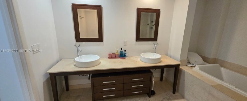 Apartment for rent at Icon Brickell Tower II 4205