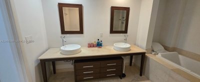 Aluguel de apartamento no Icon Brickell Tower II 4205