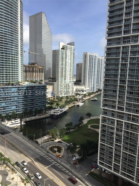 Comprar apartamento en 500 Brickell East Tower 2303