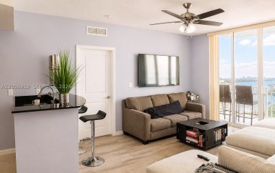 Comprar apartamento no 360 Condominium West 705