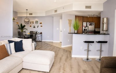 Comprar apartamento no 360 Condominium West 705