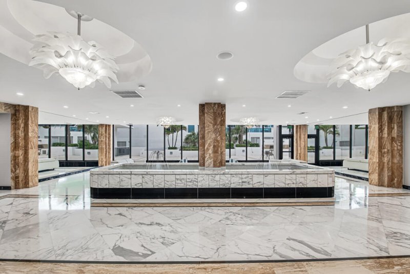Condo for sale at Aquarius Towers 1008