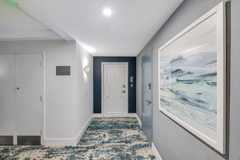 Condo for sale at Aquarius Towers 1008