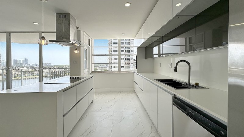 Apartment for rent at Del Prado South Tower 1204