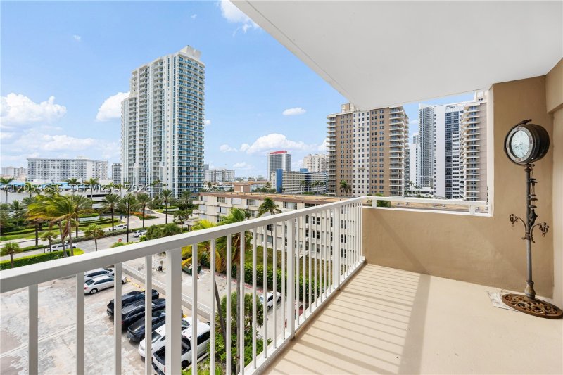 Condo for sale at The Hemispheres 5F