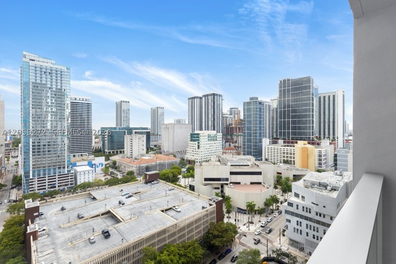Condo for sale at YotelPad Miami 2202