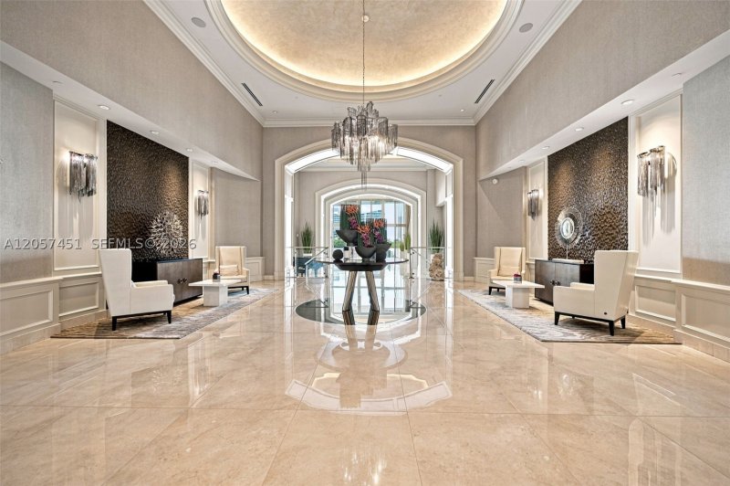 Condo for sale at Peninsula I 2104