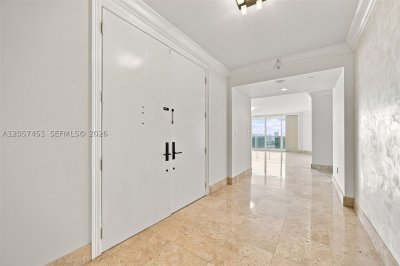 Comprar apartamento no Peninsula I 2104