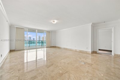 Comprar apartamento no Peninsula I 2104