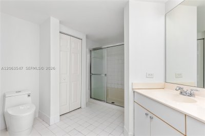 Comprar apartamento en Porto Bellagio 1210
