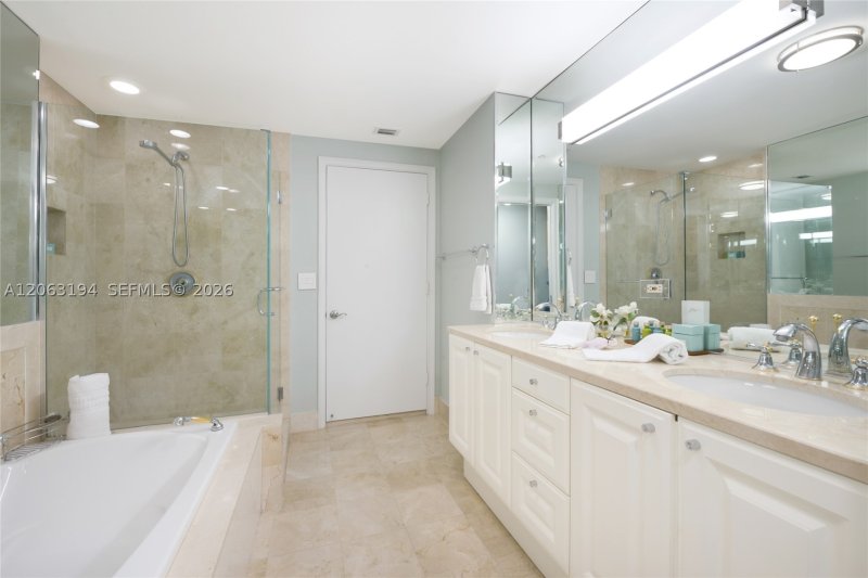 Apartment for rent at Ritz Carlton Coconut Grove 1003