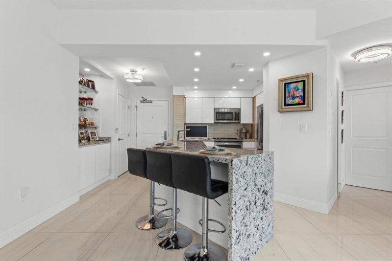 Condo for sale at Watergarden 310