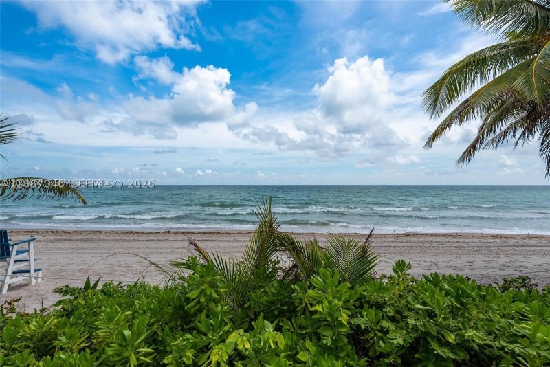 Condo for sale at Parker Plaza Estates 2027