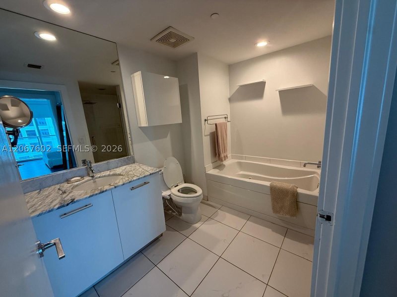 Apartment for rent at 500 Brickell East Tower 2706