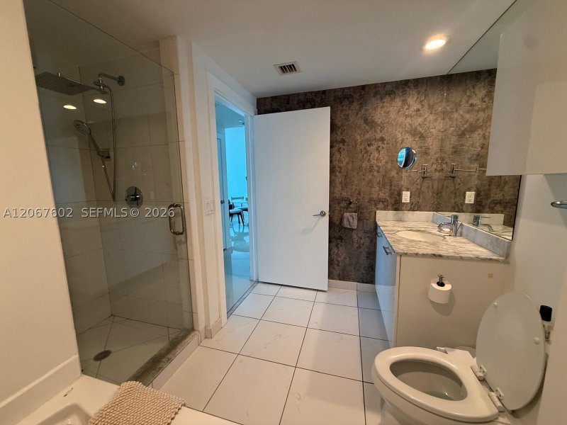 Apartment for rent at 500 Brickell East Tower 2706