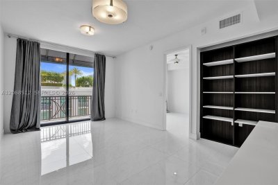 Aluguel de apartamento no Merrick Manor UPH1005