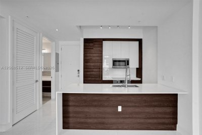 Aluguel de apartamento no Merrick Manor UPH1005
