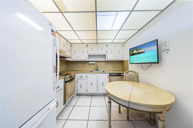 Condo for sale at Olympus Towers 301
