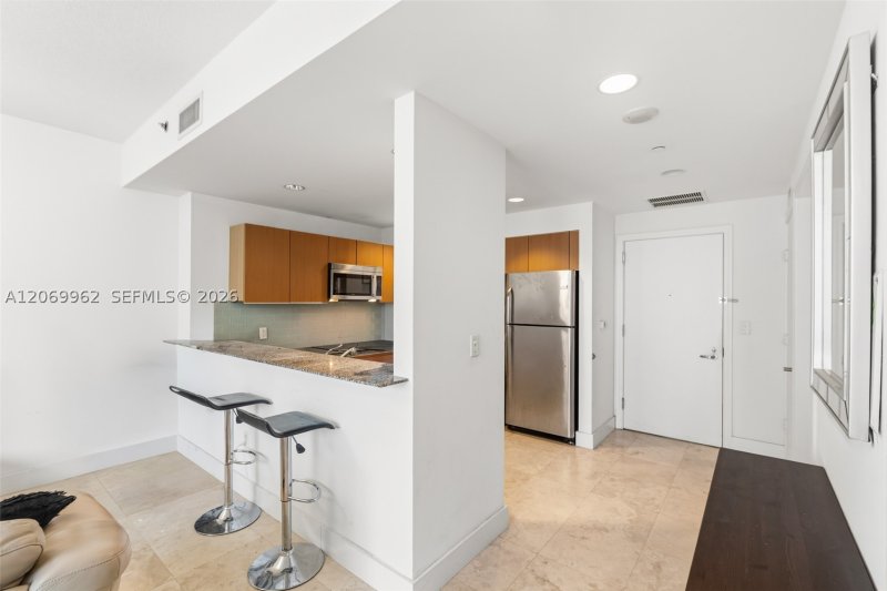Apartment for rent at Avenue on Brickell 1050 Tower 2112