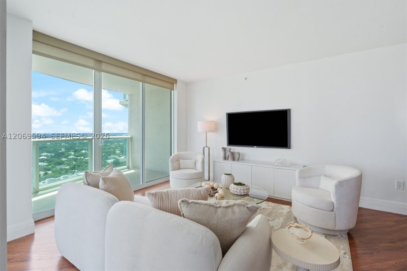 Condo for sale at Watergarden 2709