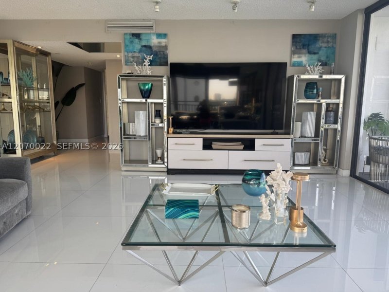 Alquiler de apartamento en Bay Country Club 6C