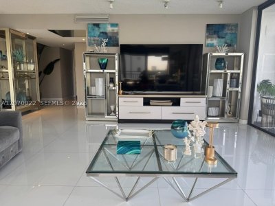 Alquiler de apartamento en Bay Country Club 6C