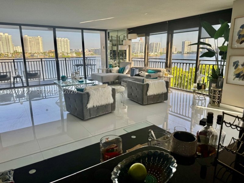 Alquiler de apartamento en Bay Country Club 6C
