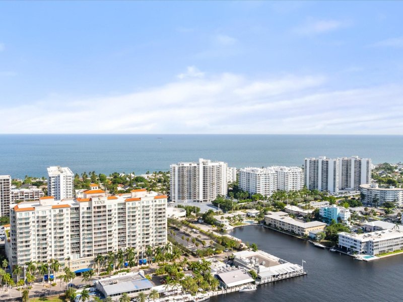 Condo for sale at Vantage View 1407