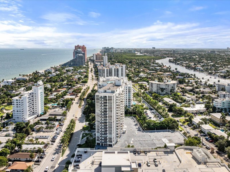 Condo for sale at Vantage View 1407