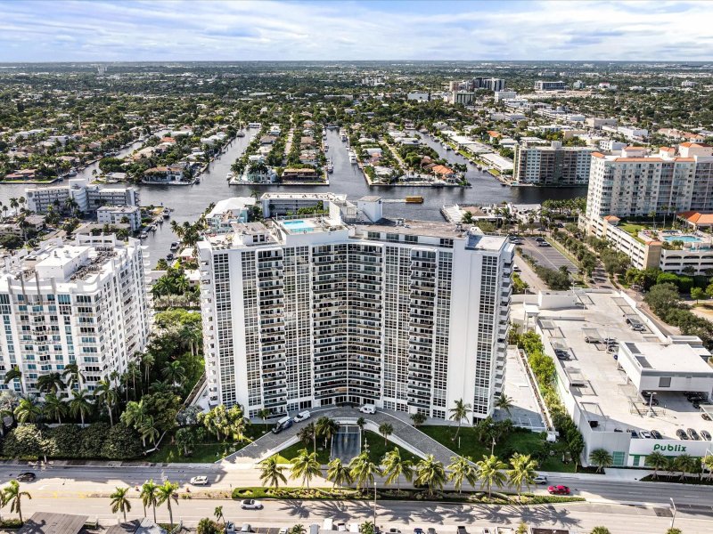Condo for sale at Vantage View 1407